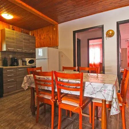 Matilda 1954 Apartment