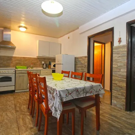 Matilda 1954 Apartment